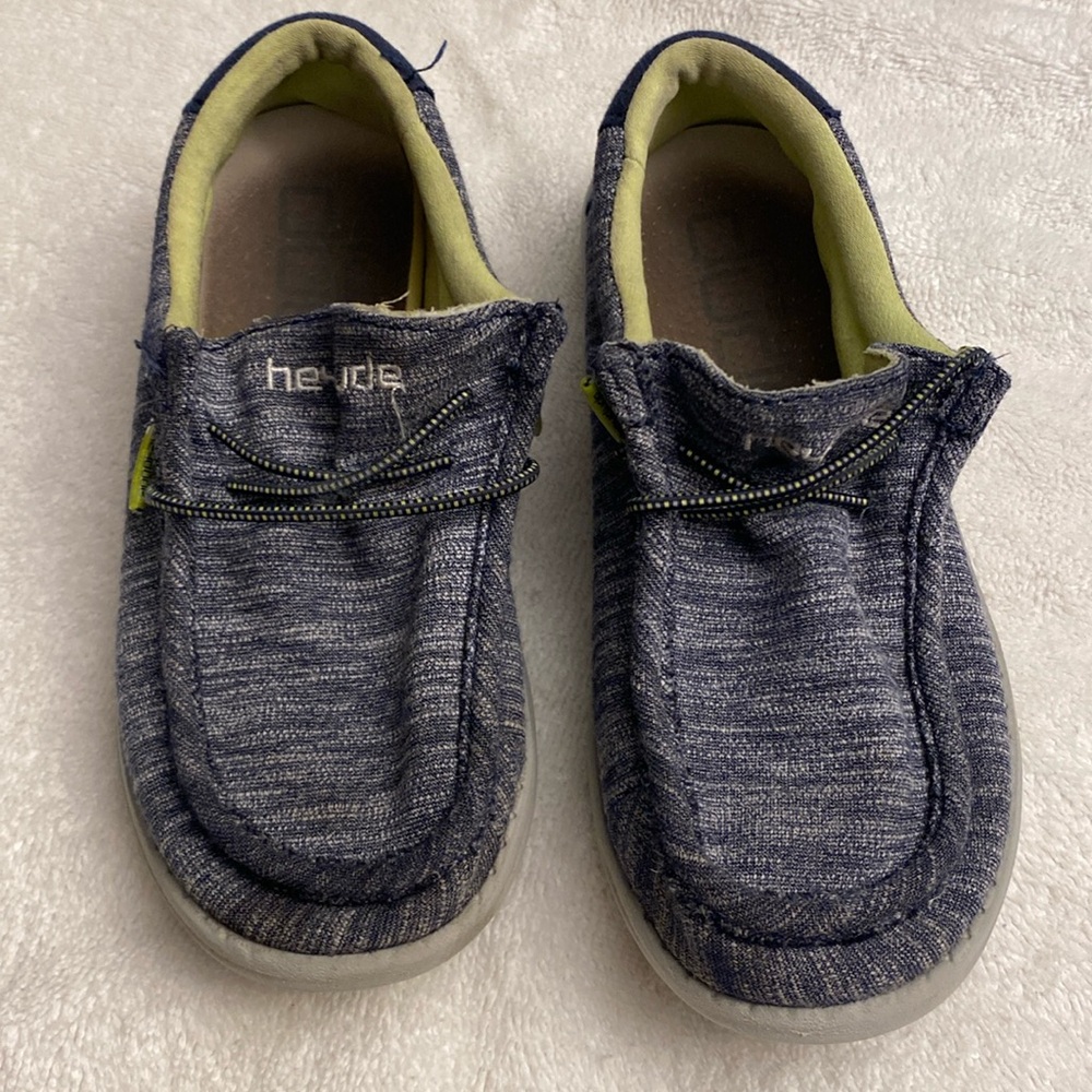 Hey dudes little boy size 13, Wally youth